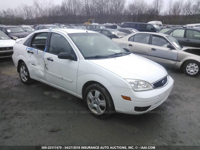 1FAHP34N67W323942 - 2007 FORD FOCUS ZX4/S/SE/SES WHITE photo 1