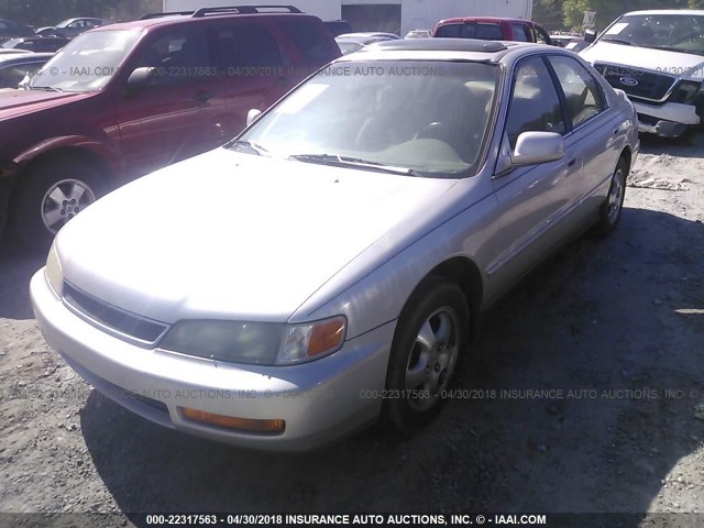 1HGCD5600VA212857 - 1997 HONDA ACCORD SE SILVER photo 2