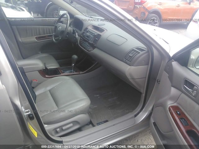 4T1BF30K73U558267 - 2003 TOYOTA CAMRY LE/XLE/SE თაფლისფერი ფოტო 5