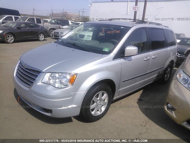 2A4RR5D14AR324339 - 2010 CHRYSLER TOWN & COUNTRY TOURING SILVER photo 2