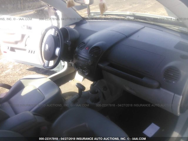 3VWBM31Y85M305069 - 2005 VOLKSWAGEN NEW BEETLE GL 浅蓝色 照片 5