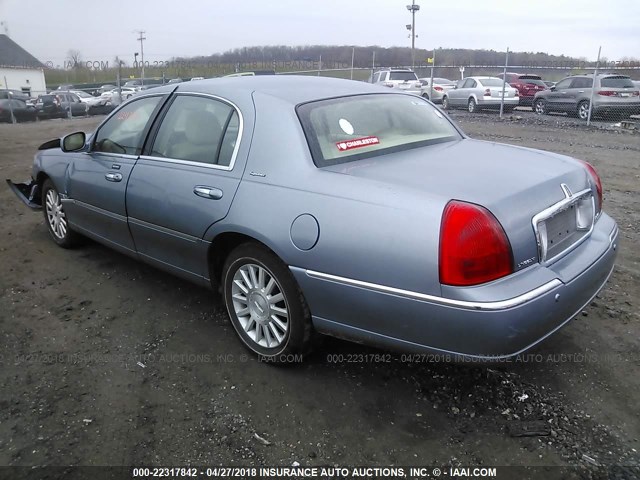 1LNHM81W14Y682351 - 2004 LINCOLN TOWN CAR EXECUTIVE/SIGNATURE BLUE photo 3