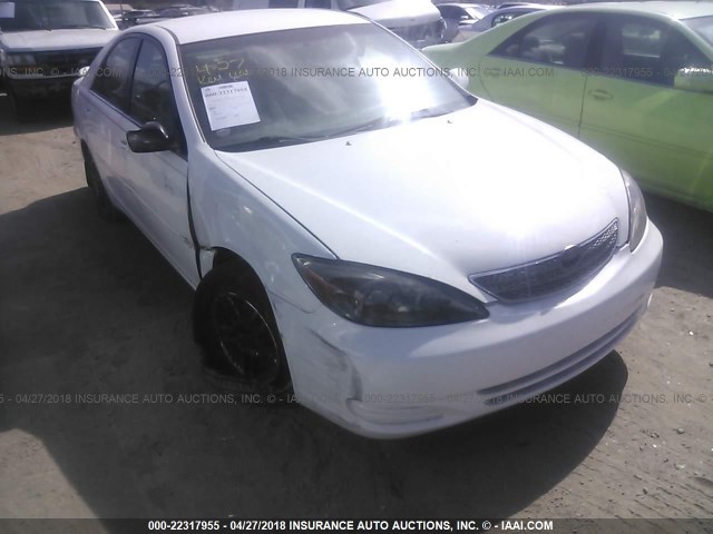 JTDBE32K420032642 - 2002 TOYOTA CAMRY LE/XLE/SE თეთრი ფოტო 1