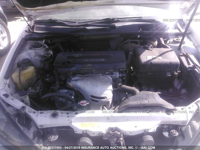 JTDBE32K420032642 - 2002 TOYOTA CAMRY LE/XLE/SE თეთრი ფოტო 10