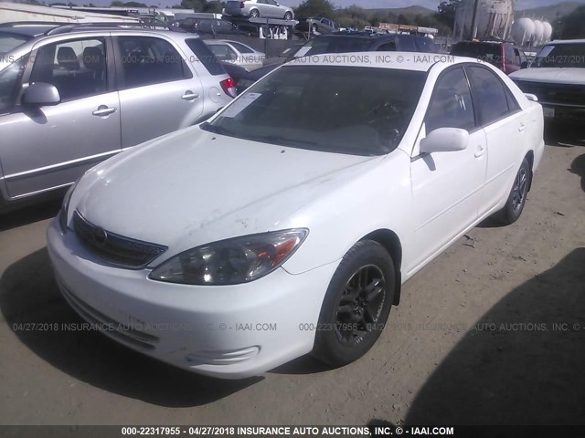 JTDBE32K420032642 - 2002 TOYOTA CAMRY LE/XLE/SE თეთრი ფოტო 2