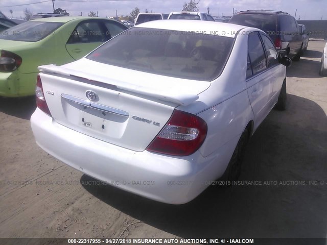 JTDBE32K420032642 - 2002 TOYOTA CAMRY LE/XLE/SE თეთრი ფოტო 4