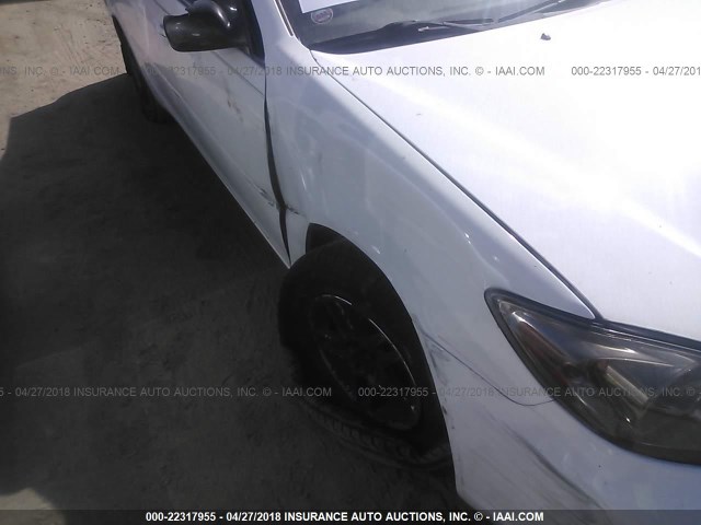 JTDBE32K420032642 - 2002 TOYOTA CAMRY LE/XLE/SE თეთრი ფოტო 6