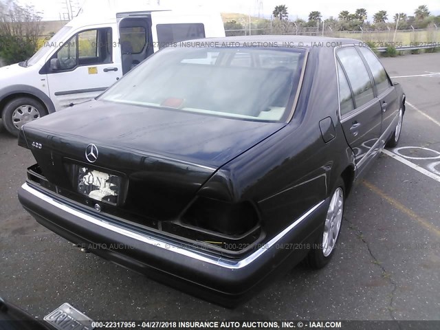 WDBGA33E3TA324657 - 1996 MERCEDES-BENZ S 320 BLACK photo 4