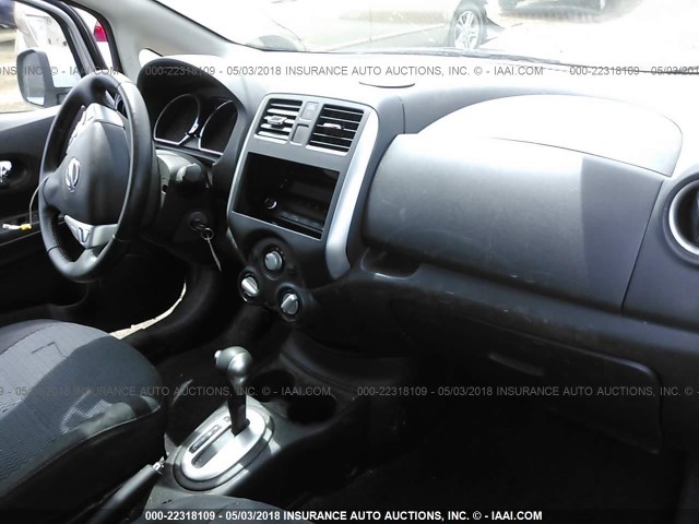 3N1CE2CP4EL365037 - 2014 NISSAN VERSA NOTE S/S PLUS/SV/SL SILVER photo 5