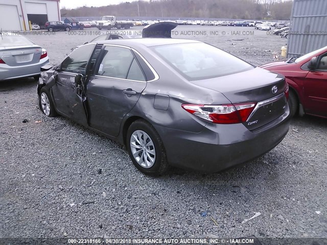4T1BF1FK2HU666640 - 2017 TOYOTA CAMRY LE/XLE/SE/XSE GRAY photo 3