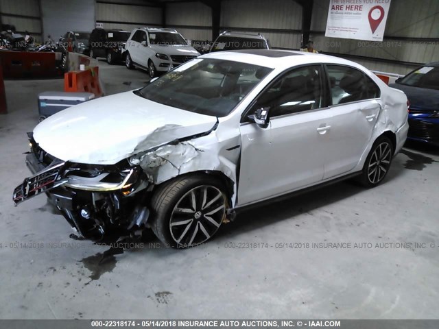 3VW4T7AJ2JM220289 - 2018 VOLKSWAGEN JETTA GLI WHITE photo 2