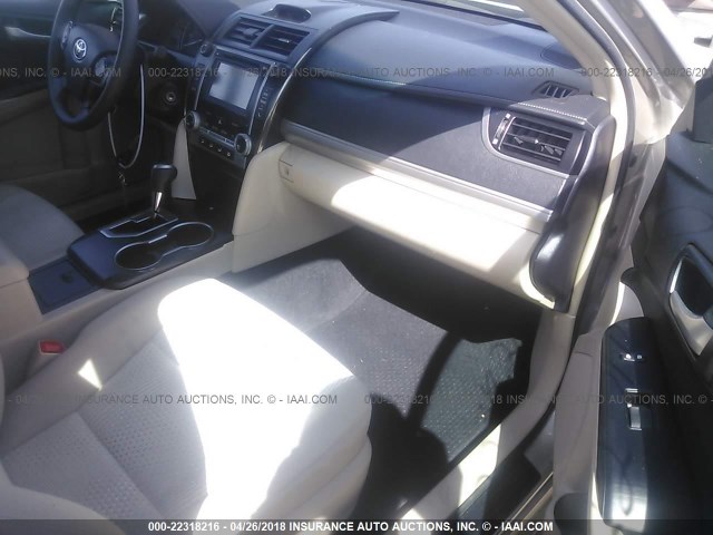 4T4BF1FK0ER430280 - 2014 TOYOTA CAMRY L/SE/LE/XLE 米色 照片 5