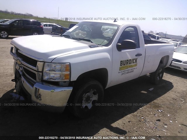 1GCHC44KX9E115959 - 2009 CHEVROLET SILVERADO C2500 HEAVY DUTY WHITE photo 2