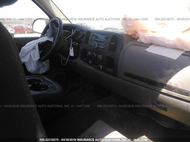 1GCHC44KX9E115959 - 2009 CHEVROLET SILVERADO C2500 HEAVY DUTY WHITE photo 5