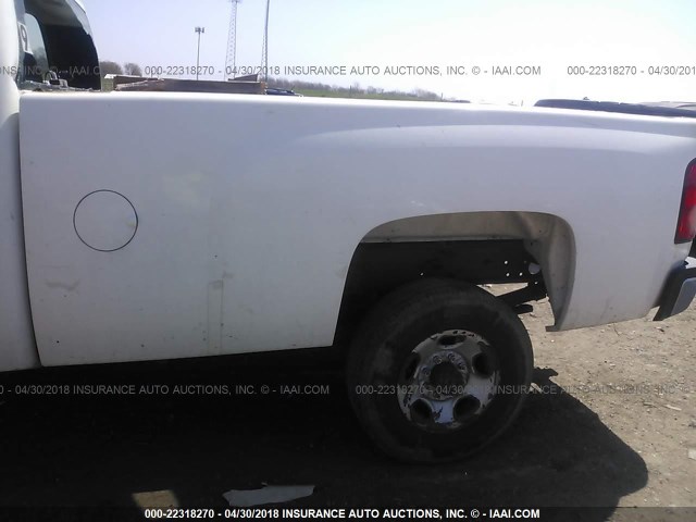1GCHC44KX9E115959 - 2009 CHEVROLET SILVERADO C2500 HEAVY DUTY WHITE photo 8