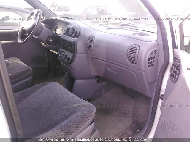 2B4GP2437YR542026 - 2000 DODGE GRAND CARAVAN  WHITE photo 5