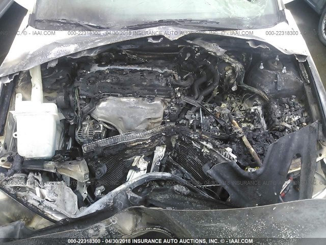 4T1BE32K52U015059 - 2002 TOYOTA CAMRY LE/XLE/SE WHITE photo 10