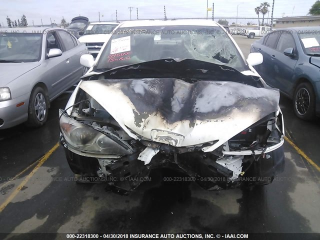 4T1BE32K52U015059 - 2002 TOYOTA CAMRY LE/XLE/SE WHITE photo 6