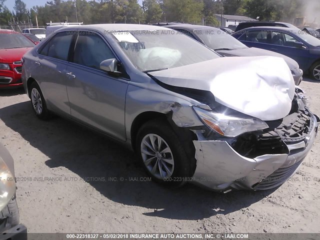 4T1BF1FK9GU139323 - 2016 TOYOTA CAMRY LE/XLE/SE/XSE SILVER photo 1