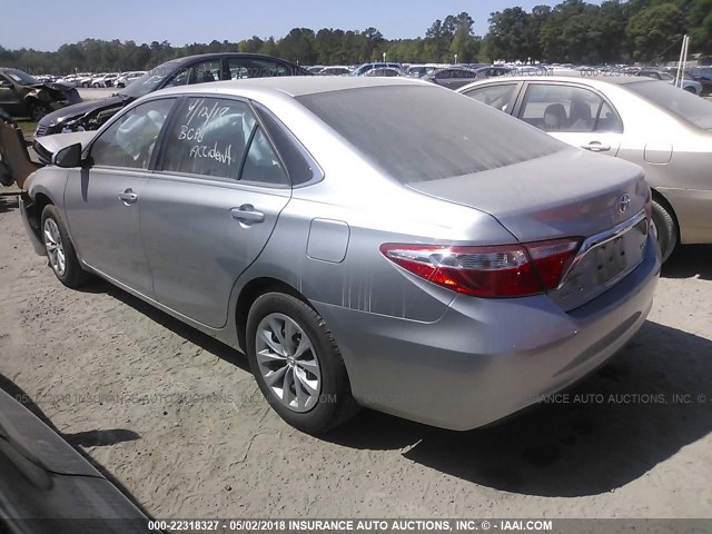 4T1BF1FK9GU139323 - 2016 TOYOTA CAMRY LE/XLE/SE/XSE SILVER photo 3