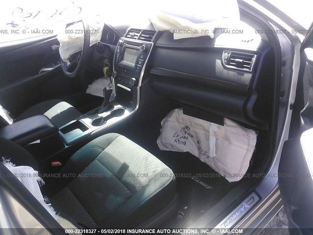 4T1BF1FK9GU139323 - 2016 TOYOTA CAMRY LE/XLE/SE/XSE SILVER photo 5