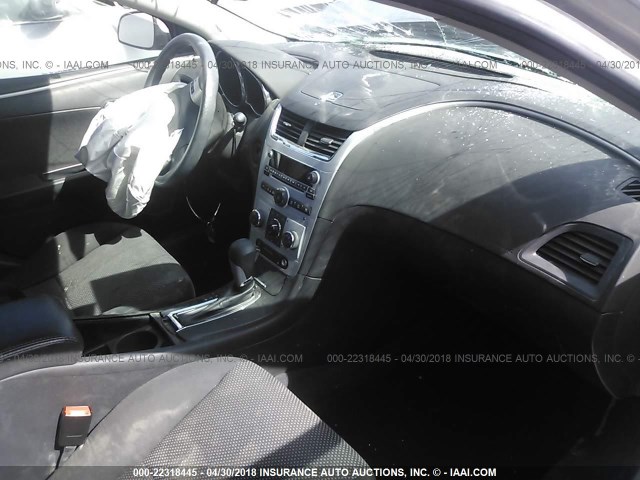 1G1ZC5EUXBF362868 - 2011 CHEVROLET MALIBU 1LT 银色 照片 5