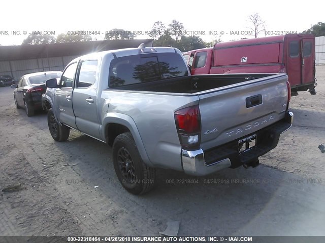5TFCZ5AN8JX123080 - 2018 TOYOTA TACOMA DBL CAB/SR/TRDSPT/OR/PRO ვერცხლისფერი ფოტო 3