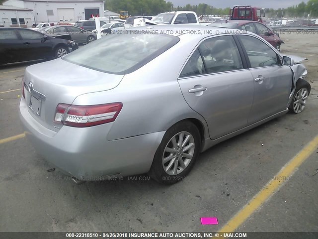 4T4BF3EK6BR145771 - 2011 TOYOTA CAMRY SE/LE/XLE ვერცხლისფერი ფოტო 4