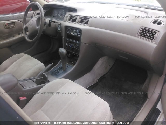 JT2BG22K1W0108871 - 1998 TOYOTA CAMRY CE/LE/XLE 白色 照片 5