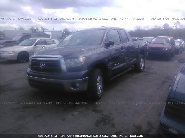 5TFUM5F12DX046008 - 2013 TOYOTA TUNDRA DOUBLE CAB SR5 GRAY photo 2