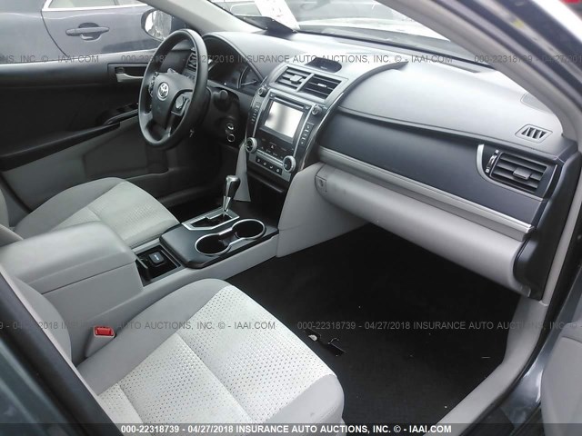 4T1BF1FK0CU190381 - 2012 TOYOTA CAMRY SE/LE/XLE GRAY photo 5