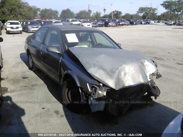 JT2BG22K5X0302532 - 1999 TOYOTA CAMRY LE/XLE GOLD photo 1