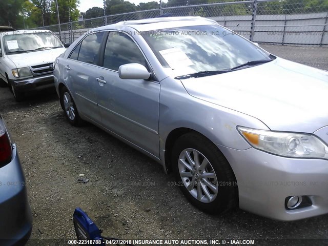 4T1BF3EK0BU216327 - 2011 TOYOTA CAMRY SE/LE/XLE ვერცხლისფერი ფოტო 1