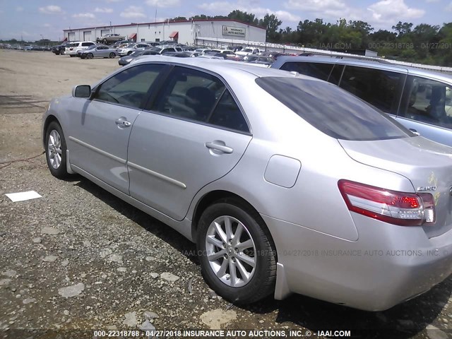 4T1BF3EK0BU216327 - 2011 TOYOTA CAMRY SE/LE/XLE ვერცხლისფერი ფოტო 3