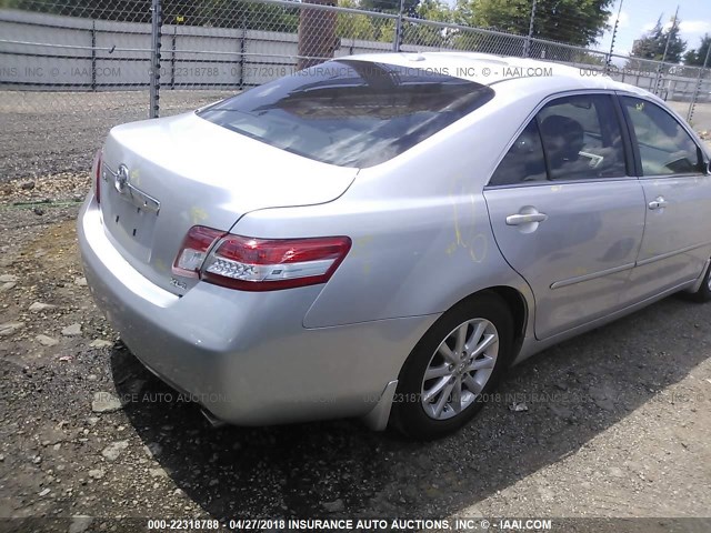 4T1BF3EK0BU216327 - 2011 TOYOTA CAMRY SE/LE/XLE ვერცხლისფერი ფოტო 4