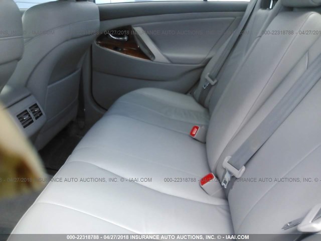 4T1BF3EK0BU216327 - 2011 TOYOTA CAMRY SE/LE/XLE ვერცხლისფერი ფოტო 8