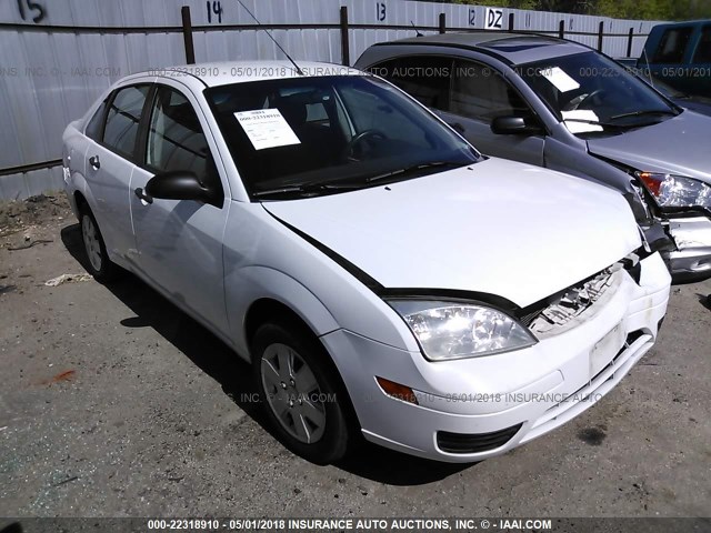 1FAFP34N67W118919 - 2007 FORD FOCUS ZX4/S/SE/SES WHITE photo 1