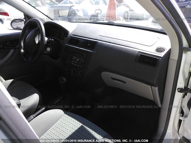 1FAFP34N67W118919 - 2007 FORD FOCUS ZX4/S/SE/SES WHITE photo 5