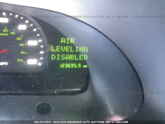 1LNHM97V82Y644942 - 2002 LINCOLN CONTINENTAL  Kahverengi fotoğraf 7