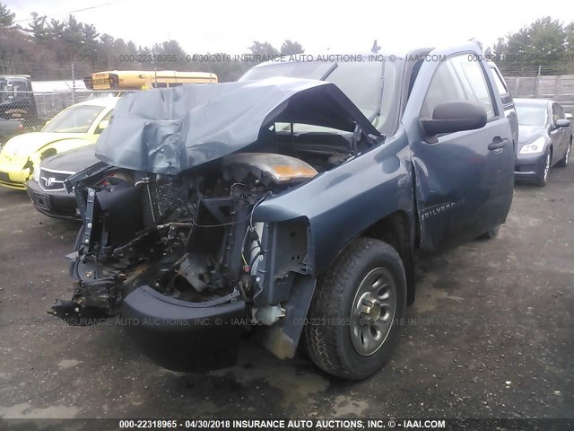 1GCEC14X67Z616883 - 2007 CHEVROLET SILVERADO C1500 CLASSIC BLUE photo 2