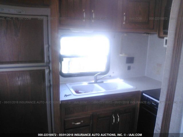 4N15N242410113757 - 2001 ARTIC FOX TRAVEL TRAILER  أبيض صورة 10