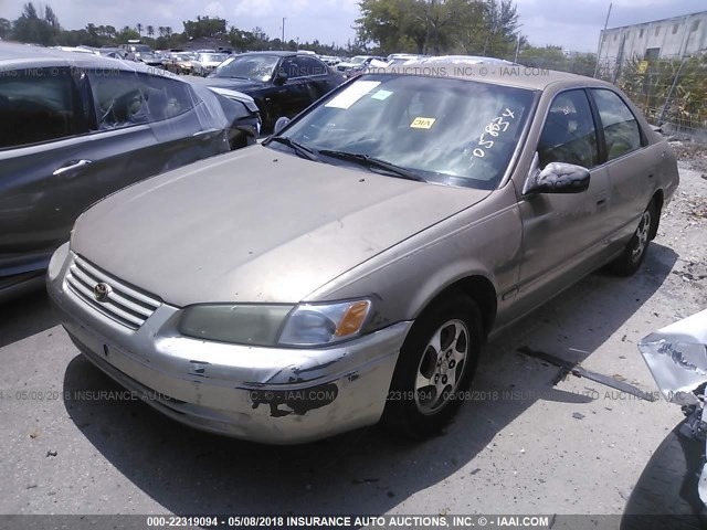 JT2BG22KXX0286439 - 1999 TOYOTA CAMRY LE/XLE BEIGE photo 2