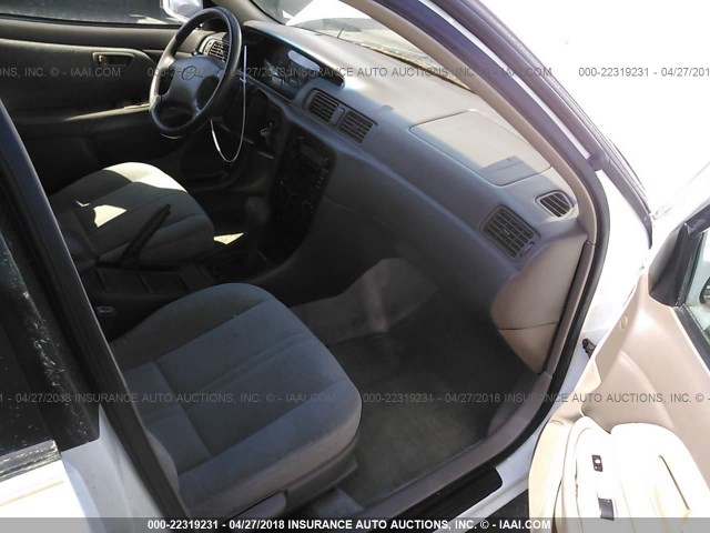4T1BG22K0YU955976 - 2000 TOYOTA CAMRY CE/LE/XLE 白色 照片 5