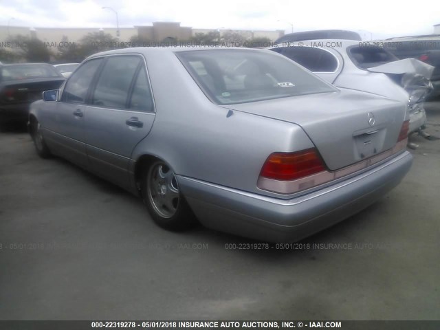 WDBGA33E7TA302712 - 1996 MERCEDES-BENZ S 320 SILVER photo 3