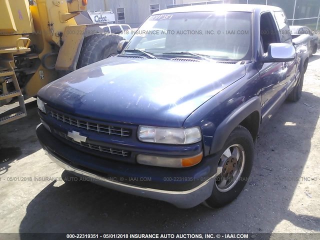 2GCEC19T0Y1105394 - 2000 CHEVROLET SILVERADO C1500 BLUE photo 2