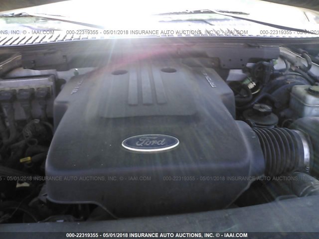 1FMRU15W03LA37630 - 2003 FORD EXPEDITION XLT თეთრი ფოტო 10