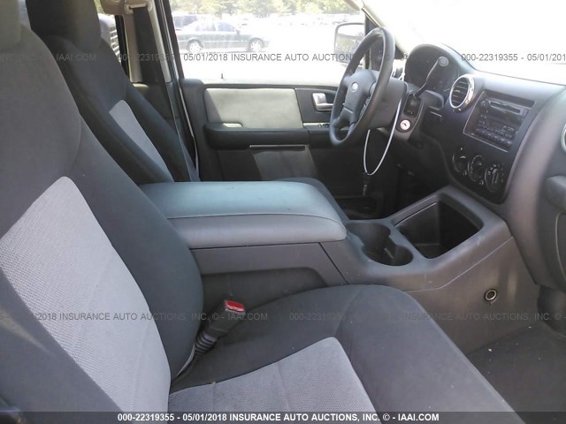 1FMRU15W03LA37630 - 2003 FORD EXPEDITION XLT WHITE photo 5