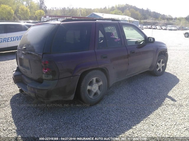 1GNDT13S762259133 - 2006 CHEVROLET TRAILBLAZER LS/LT MAROON photo 4