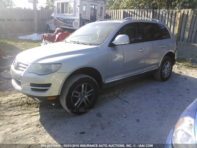 WVGBE77L28D038154 - 2008 VOLKSWAGEN TOUAREG 2 V6 SILVER photo 2