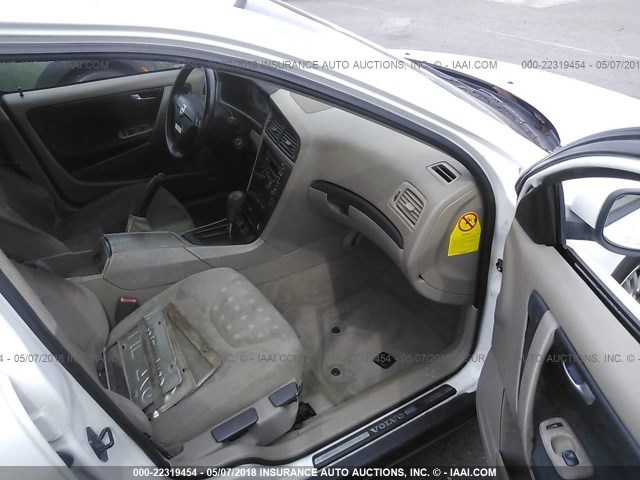 YV1RS61T942381803 - 2004 VOLVO S60 WHITE photo 5